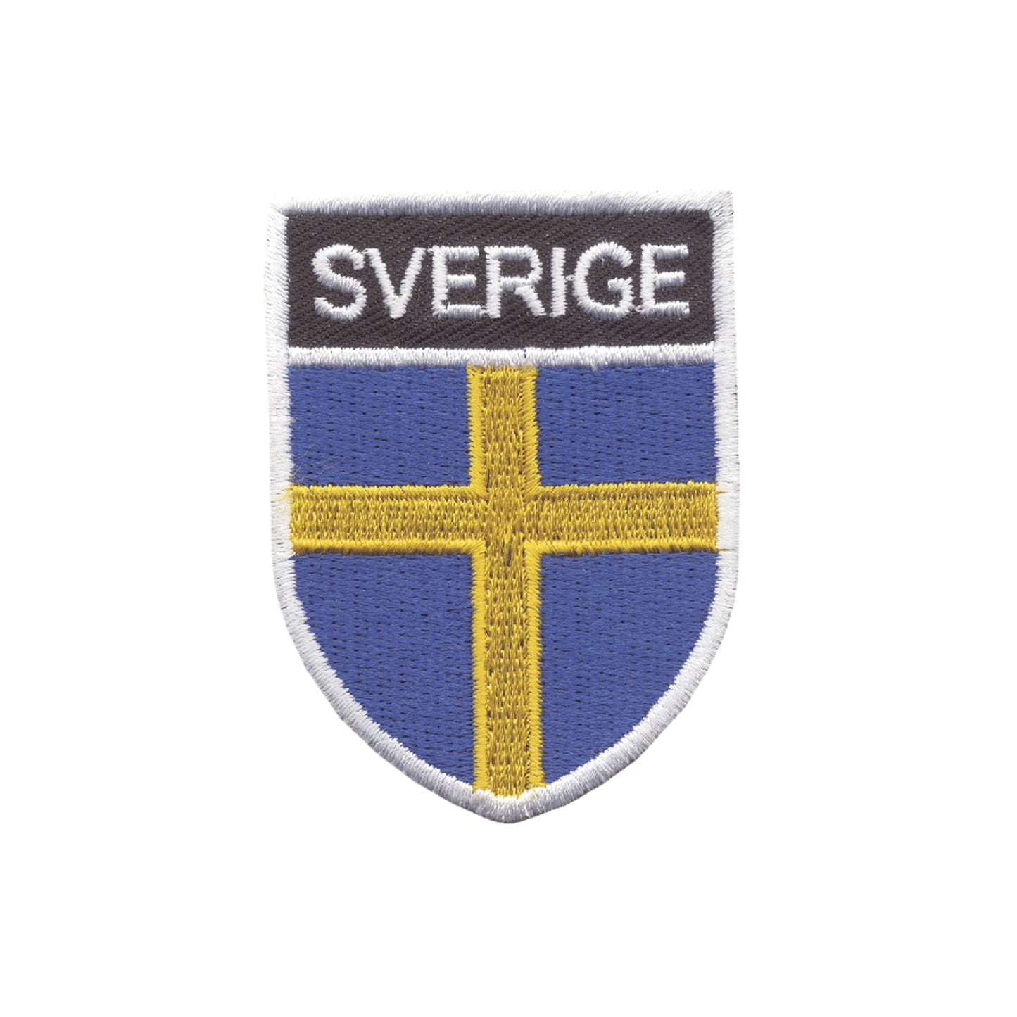 Broderat tygmärke i sköldformat med svensk flagga – kan värmas eller sys fast, men vi rekommenderar att det sys för bästa hållbarhet.