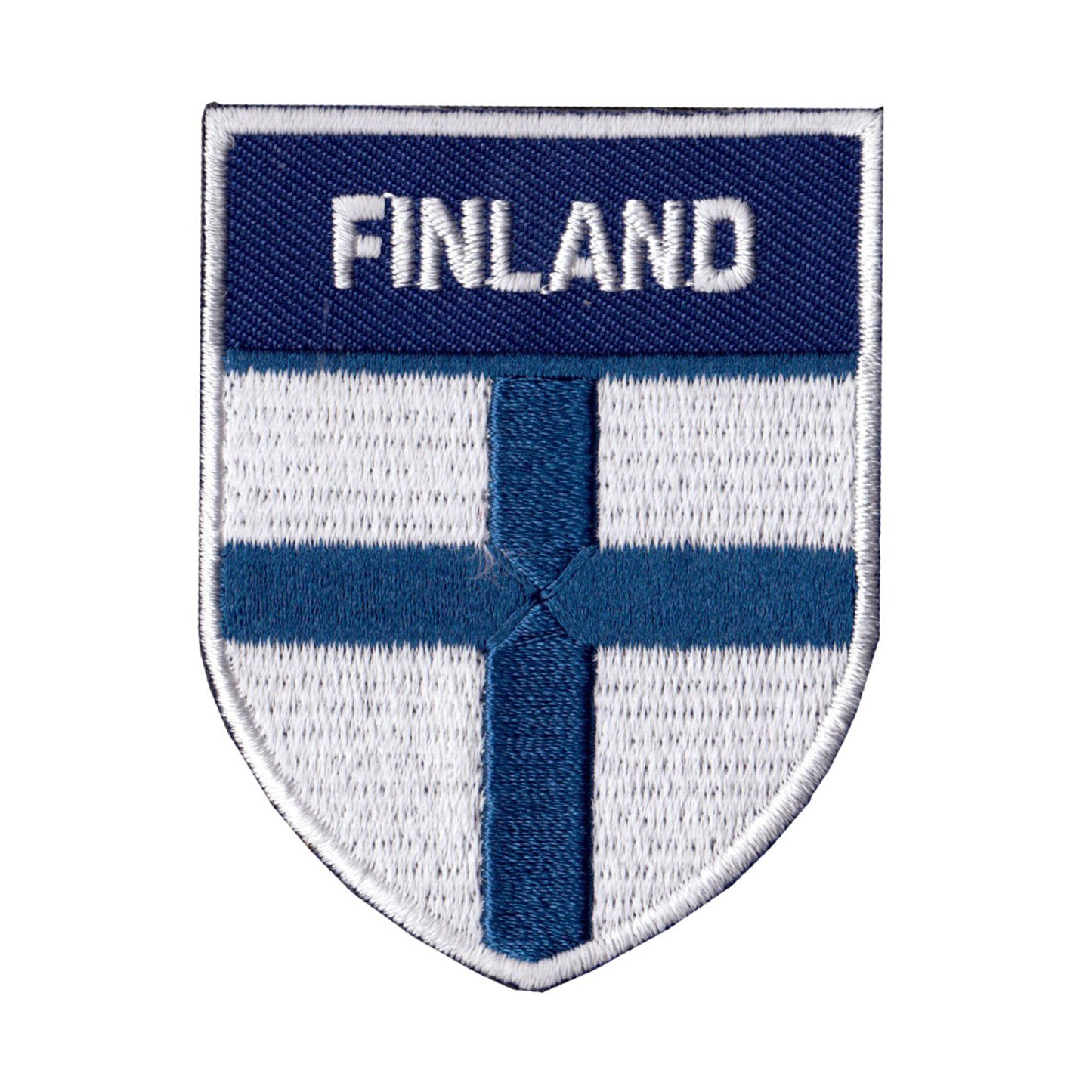 Broderat tygmärke i form av en sköld med finska flaggan och texten "FINLAND", avsett för att sys eller värmas fast på kläder eller väskor.