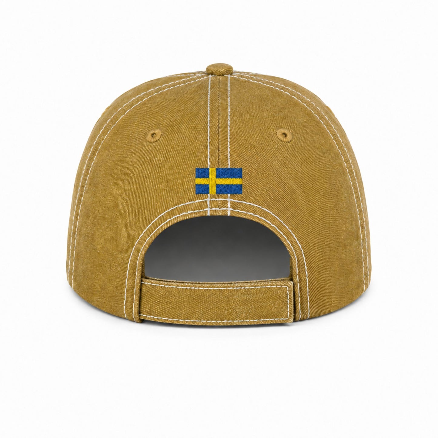 Kepsens baksida med justerbar rem med kardborreband och liten svensk flagga.