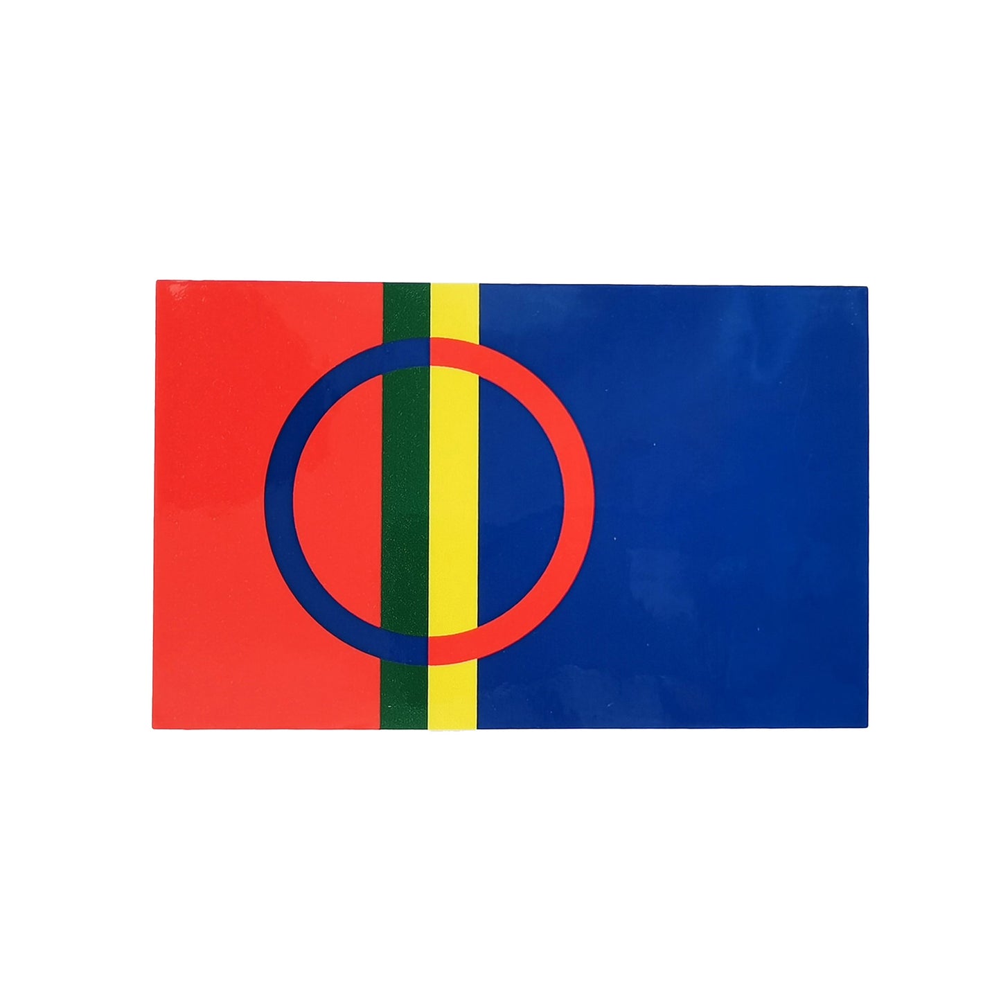 Dekal med samiska flaggan, perfekt för att ge din laptop en personlig och färgstark prägel.