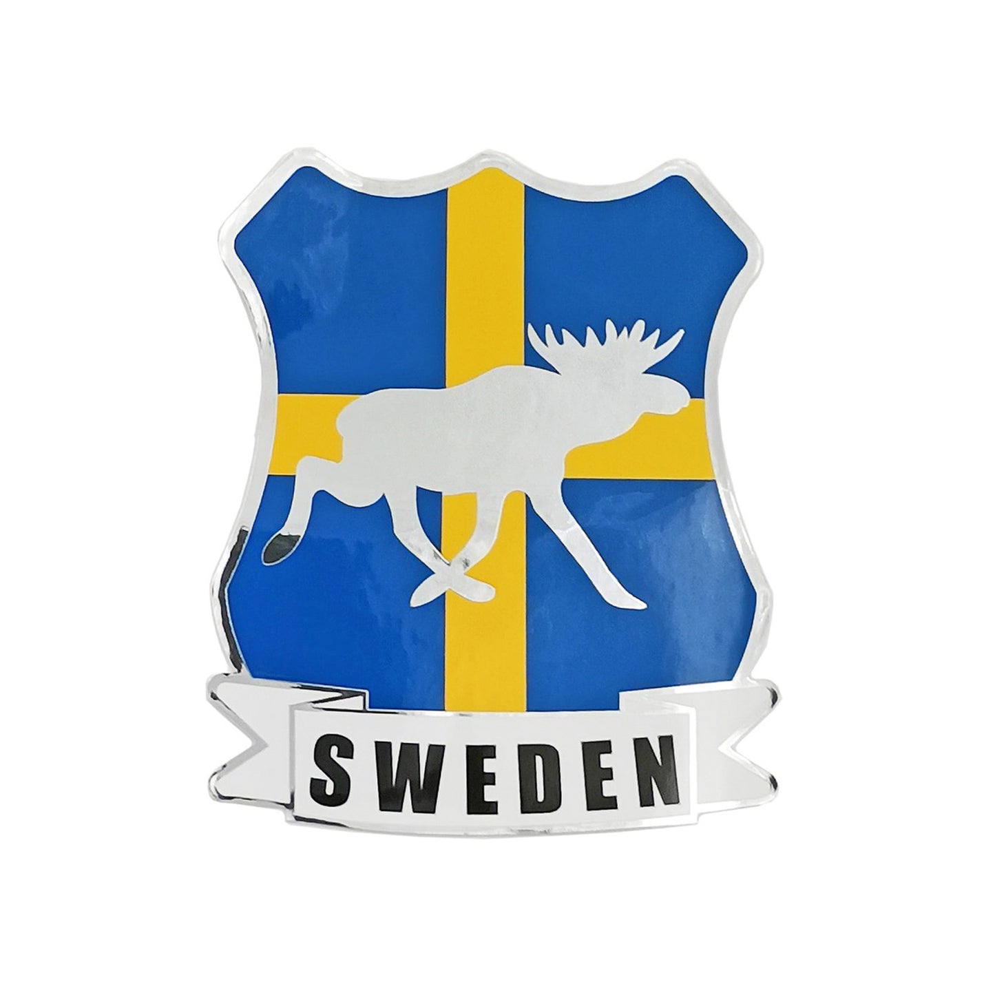 Sköldformad dekal med silverfärgad älgsiluett framför svenska flaggan och texten Sweden i en banderoll längst ned.