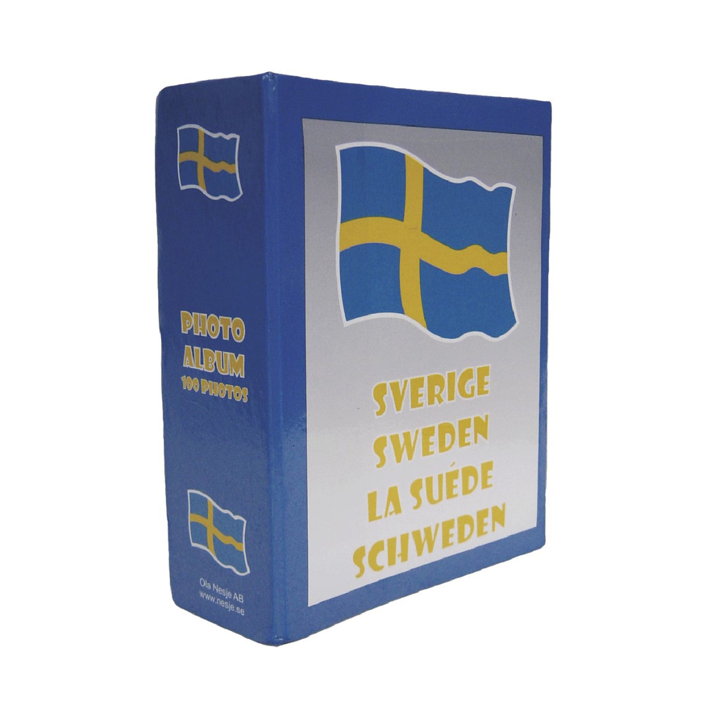 Blått fotoalbum med svensk flagga och texten "Sverige Sweden La Suède Schweden" – plats för 100 bilder i storleken 10 x 15 cm. För den som vill bevara minnen bortom det digitala.