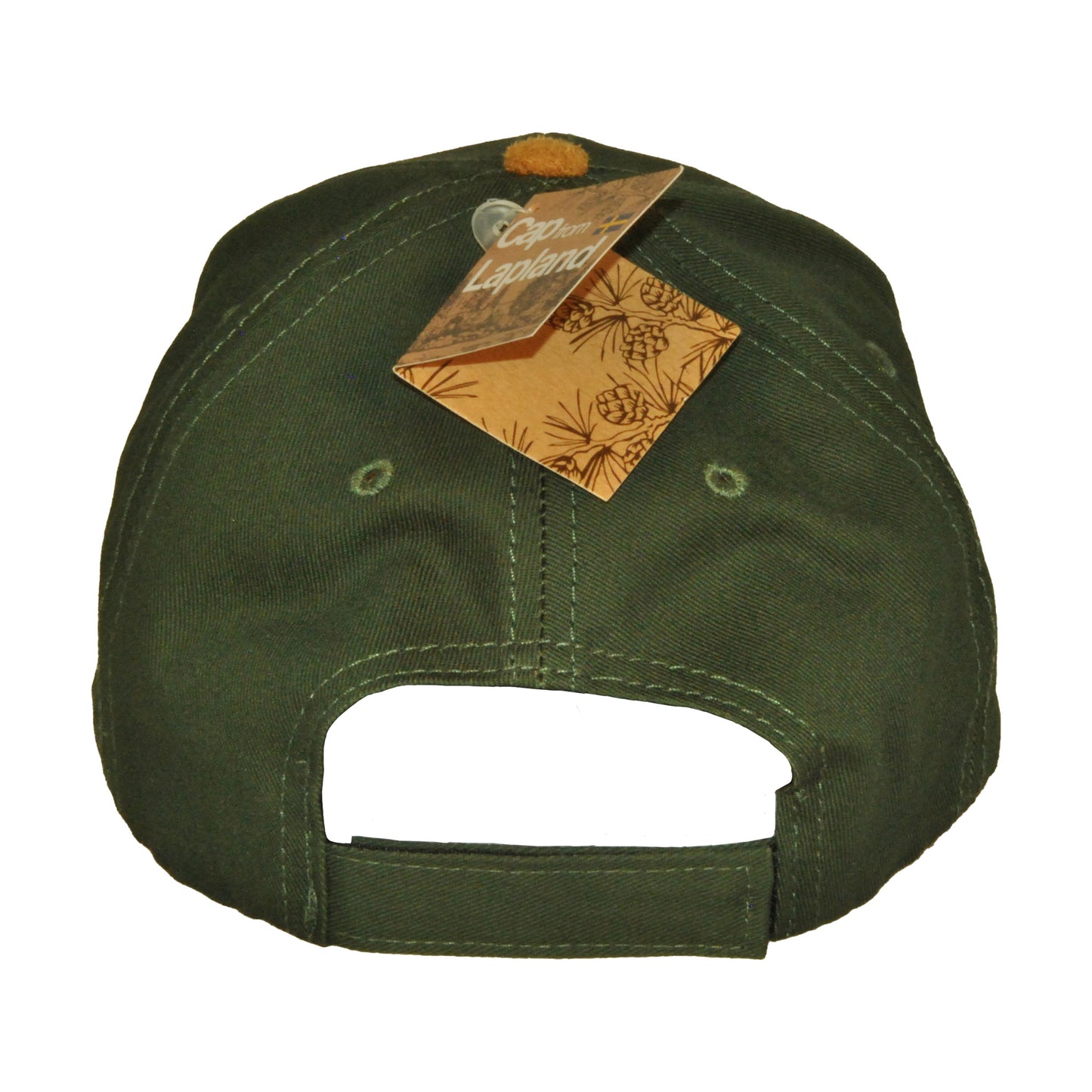Grön keps med ljusbrun skärm och lädermärke med texten "Lapland" - sedd bakifrån. Här syns också kepsens etikett med texten "Cap from Sweden".