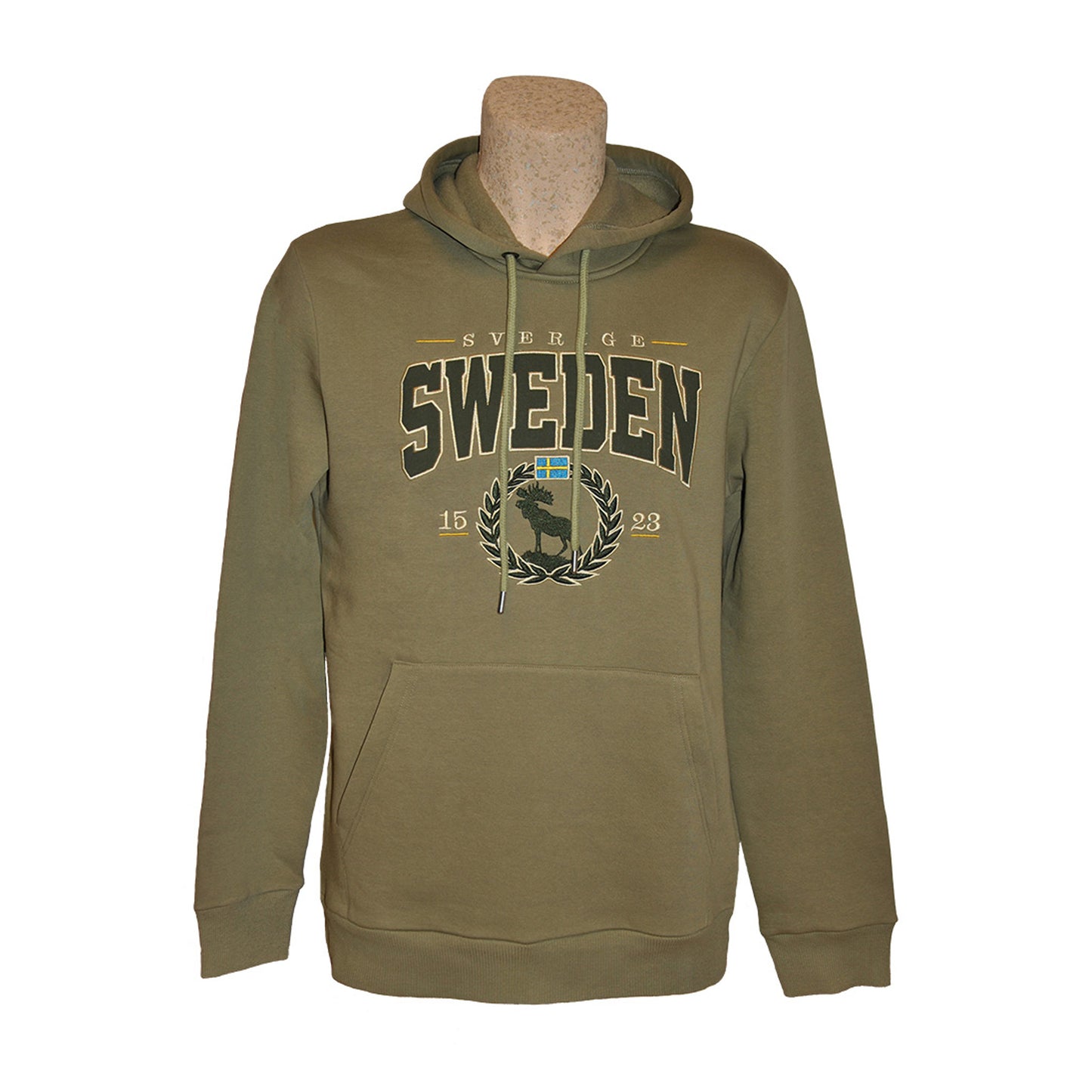 Grön hoodie med älgmotiv och texten Sweden – souvenir med svensk naturkänsla.