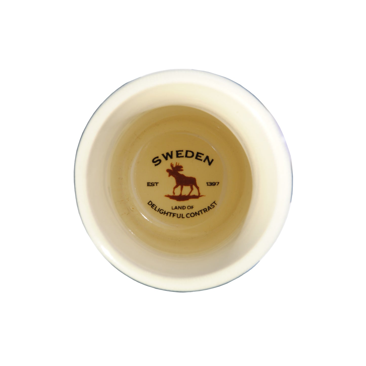 Insidan av ett shotglas med crèmefärgad yta, där botten pryds av en älg och texten "Sweden – Land of Delightful Contrast".