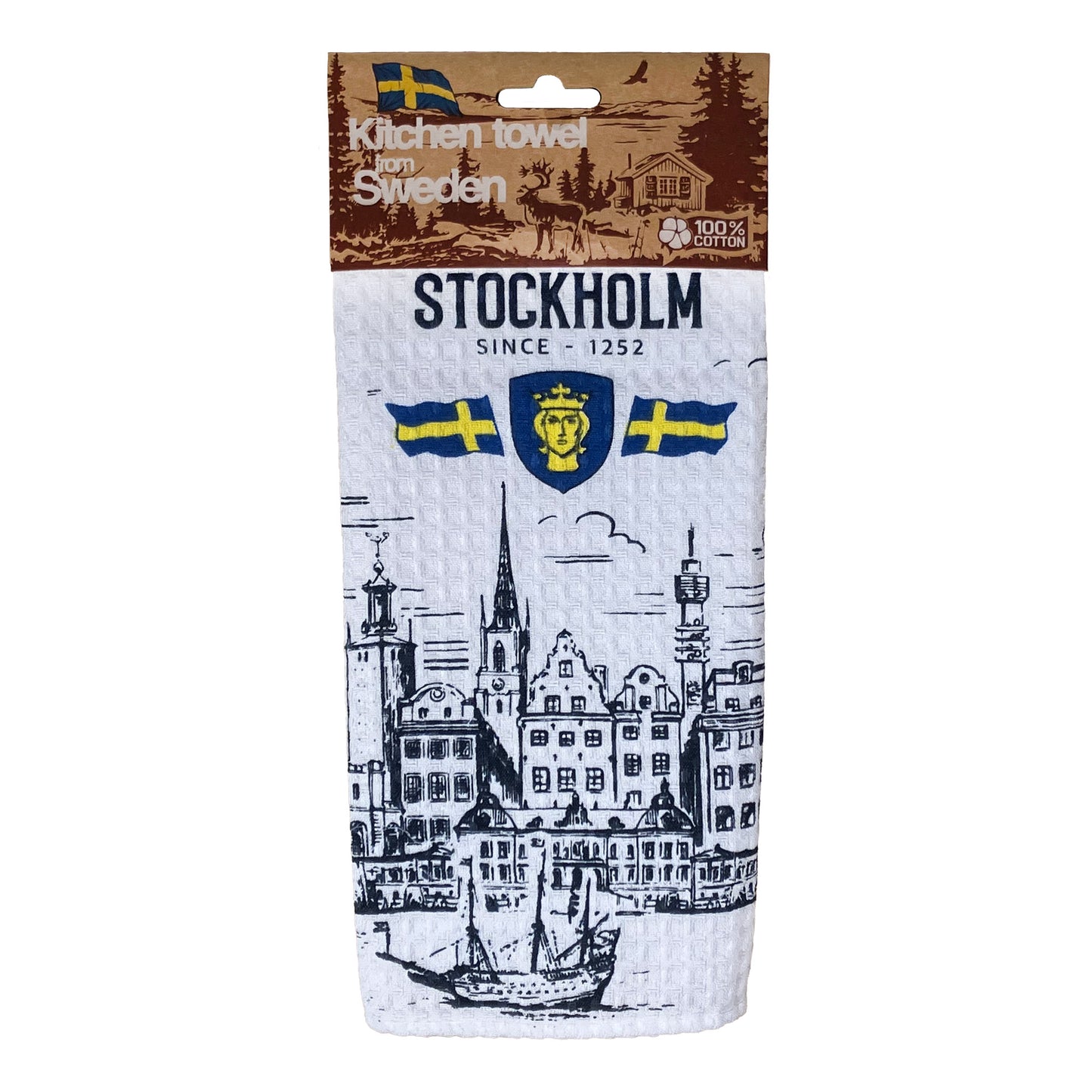 Vit kökshandduk med Stockholms stadsvy, texten Stockholm, Stockholms stadsvapen och två svenska flaggor. Här med ljusbrun hängetikett med vackert mörkbrunt skogsmotiv med en ren och liten stuga samt texten "Kitchen Towel from Sweden".
