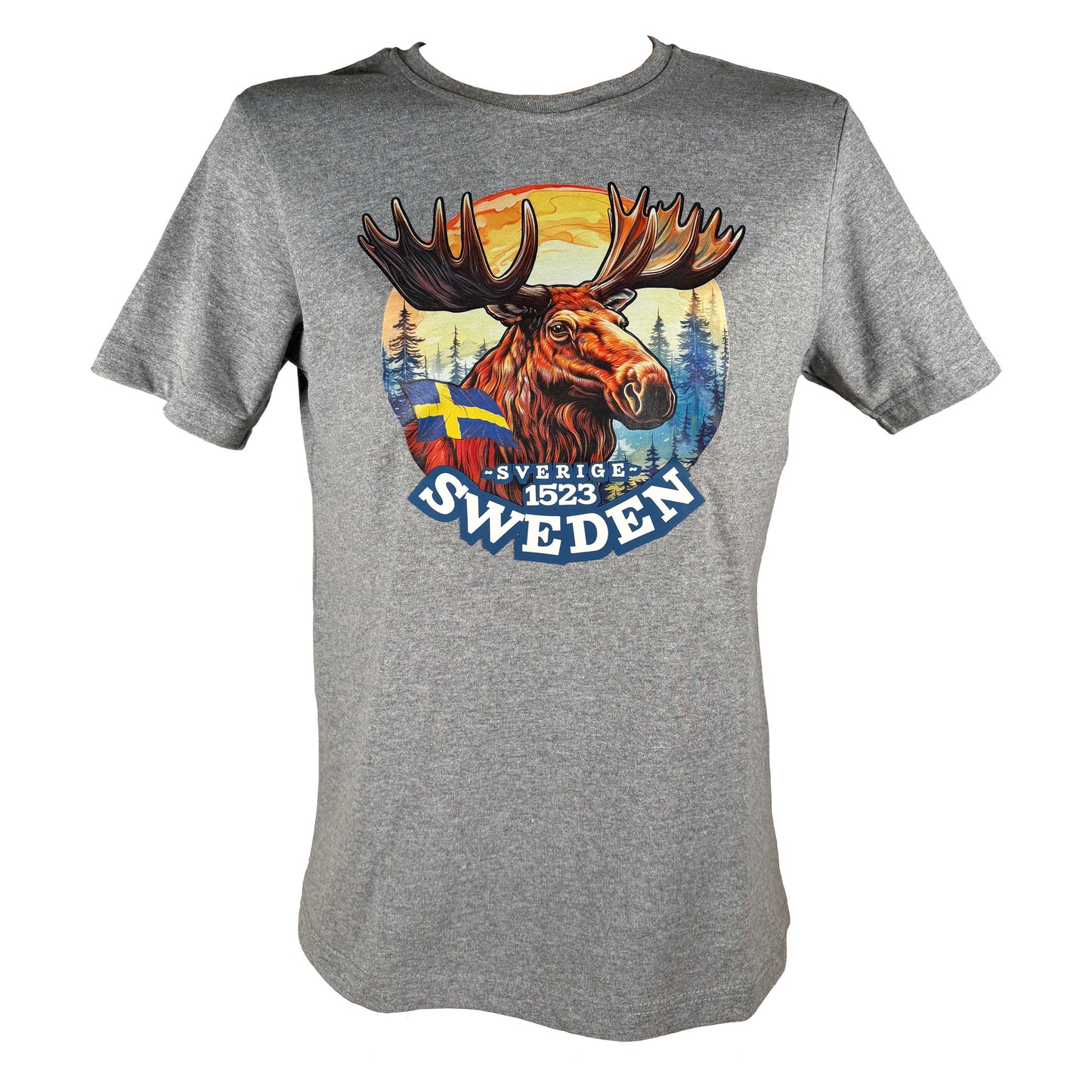 Ljusgrå T-shirt med motiv av en älg och texten "Sweden" – perfekt som souvenir eller present.