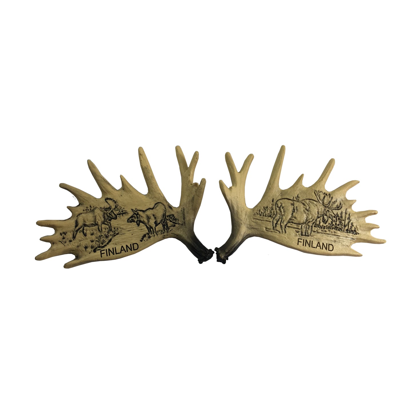 Två souvenirmagneter formade som älghorn med texten "Finland", i olika designer. En storsäljare med tydlig koppling till finsk natur och vildmark.