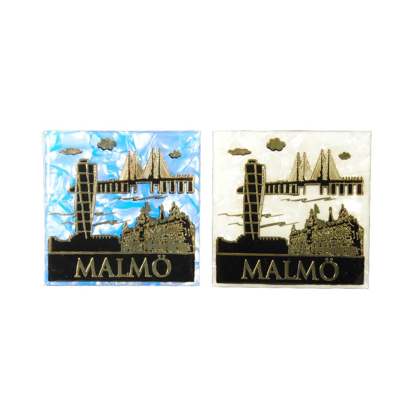 Souvenirmagnet med Malmömotiv och marmorerad bakgrund, visas i både blått och vitt. Stilren och populär design med tydliga stadssymboler.