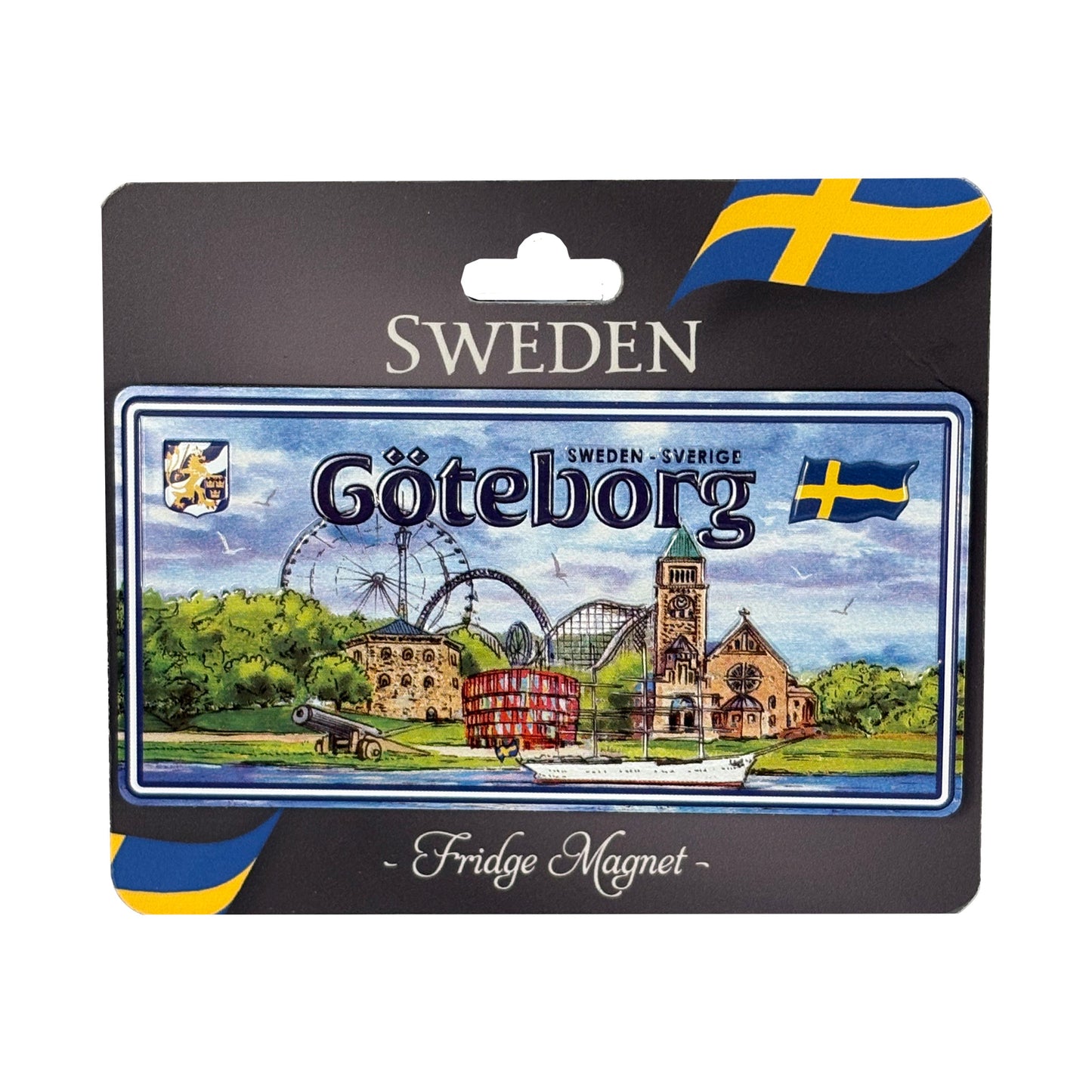 Magnet med texten "Göteborg" i registreringsskylt-design, monterad på grå hängetikett med svensk flagga och texten "SWEDEN Fridge Magnet".