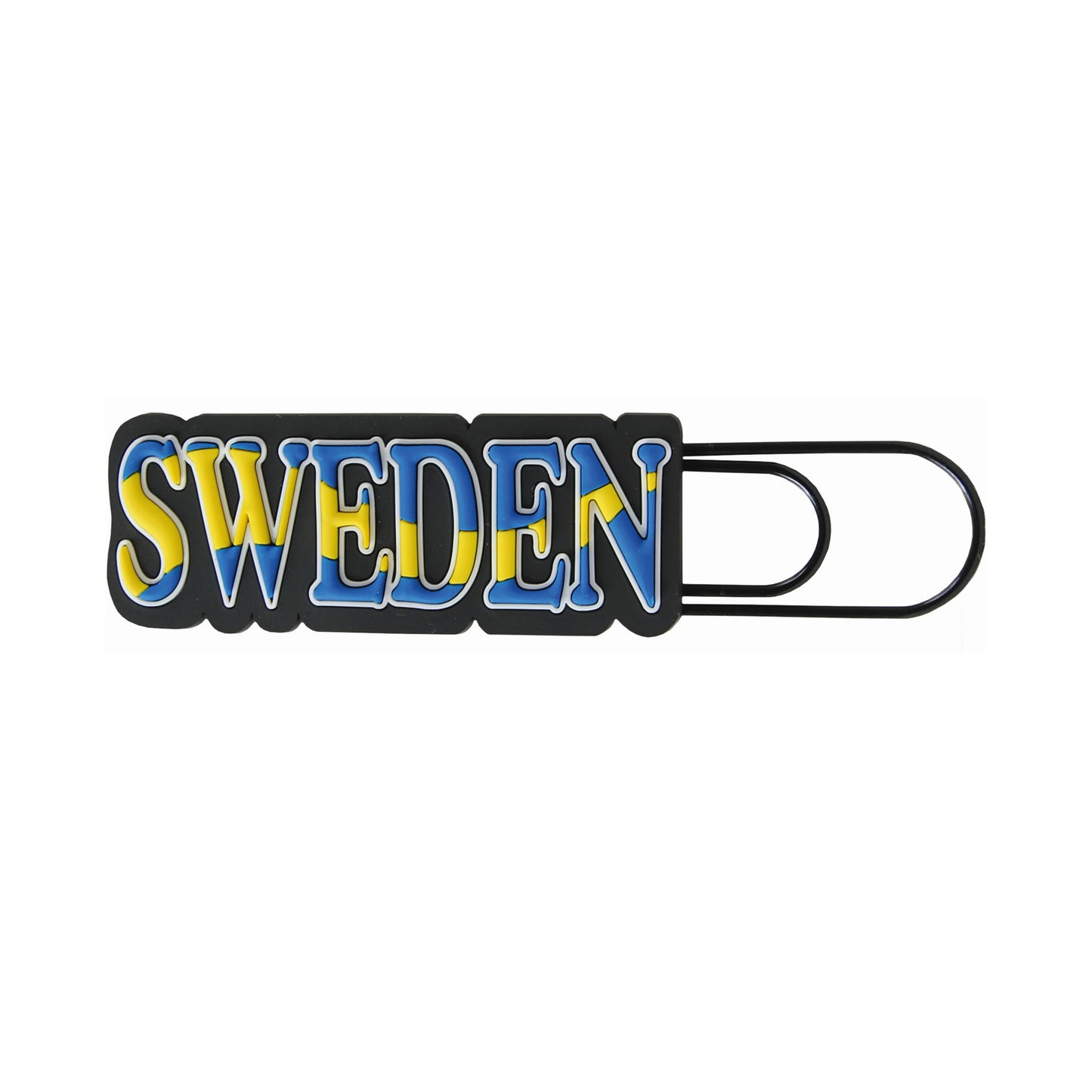 Souvenirmagnet i gummi med texten "Sverige" och "Sweden", 13,5 x 3,5 cm, med memoclip för att fästa påminnelselappar på kylskåpet.