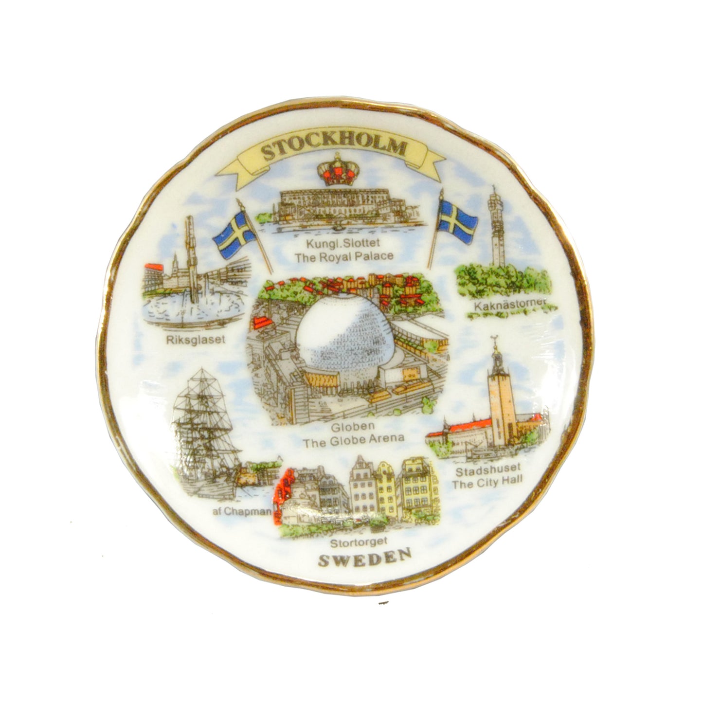 Rund porslinsmagnet utformad som en souvenirtallrik med motiv av sevärdheter i Stockholm.