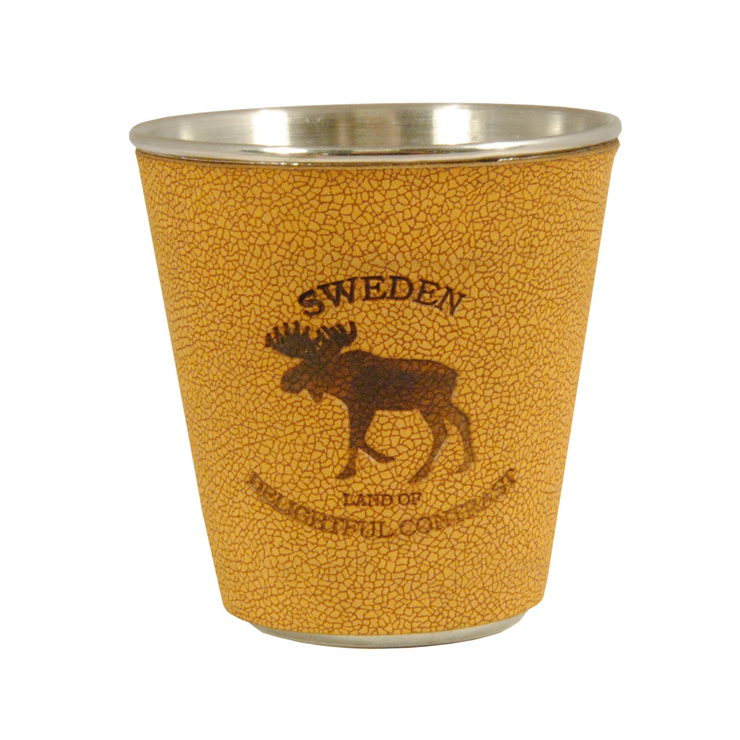 Shotglas i metall med brunt läderhölje, prytt med en älg och texten "Sweden – Land of Delightful Contrast".