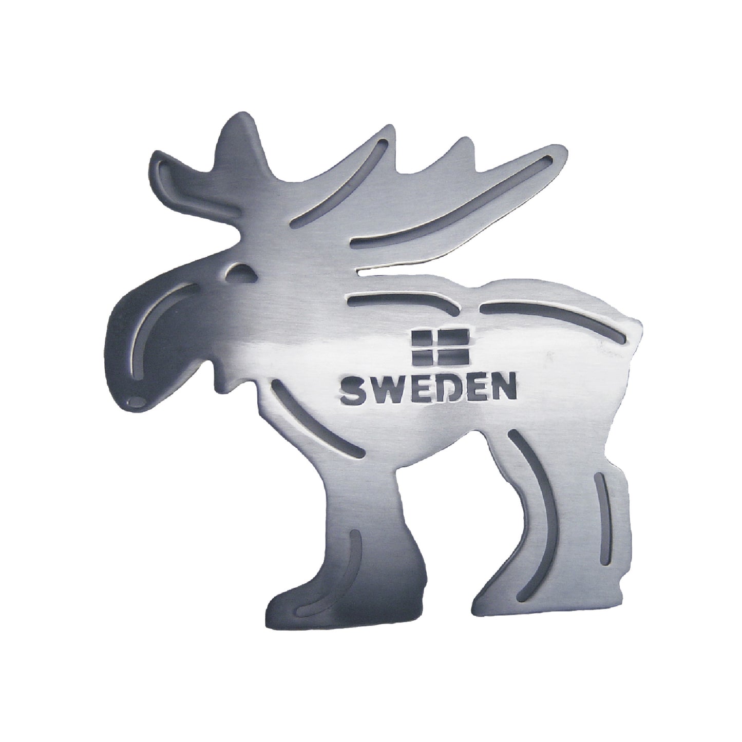 Metallunderlägg format som en älg med texten "Sweden", 20 x 19 cm. Har plastknoppar undertill för att skydda bordet.