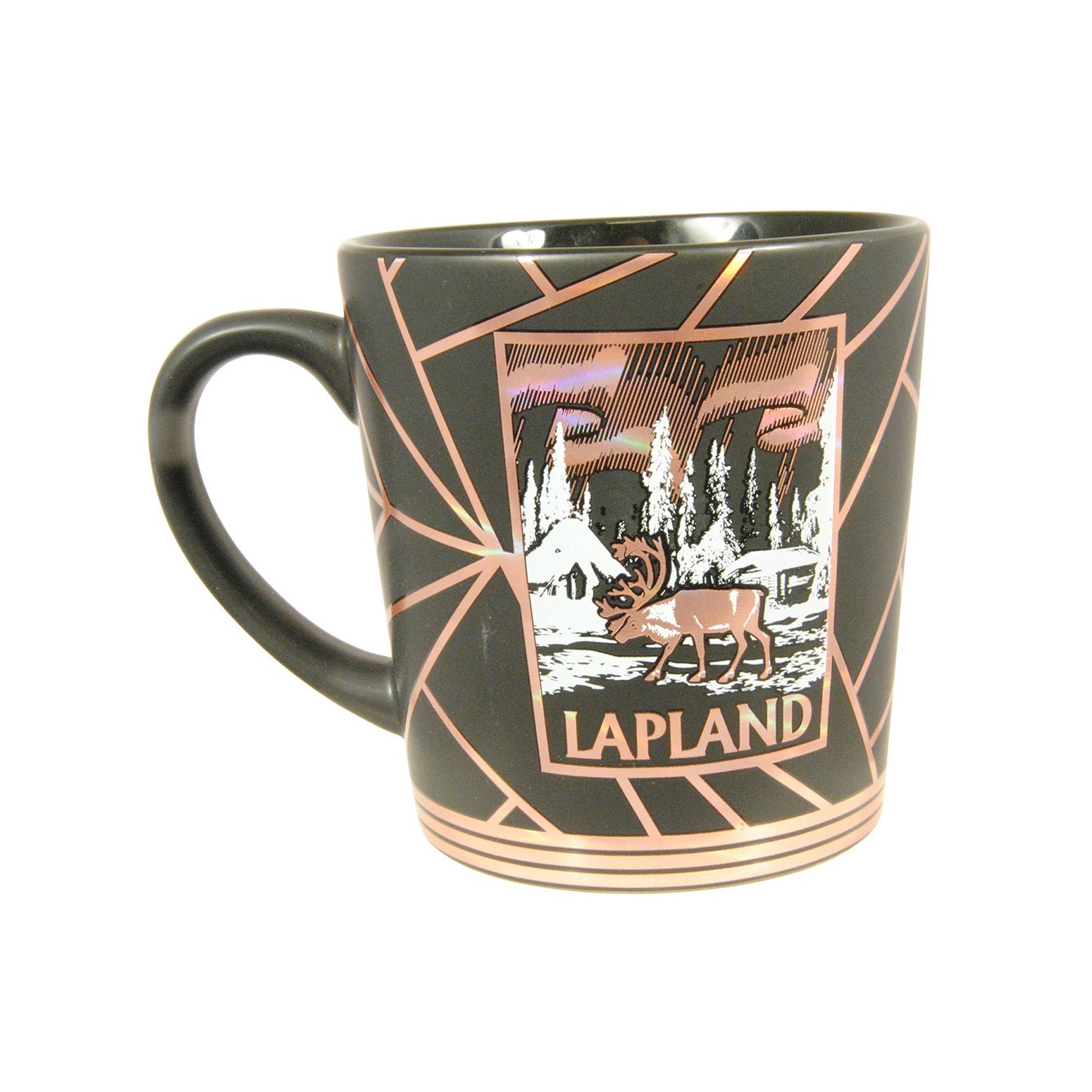 Baksidan av den svarta muggen med samma roséguldfärgade motiv av en ren och texten 'Lapland', mot en vintrig bakgrund.