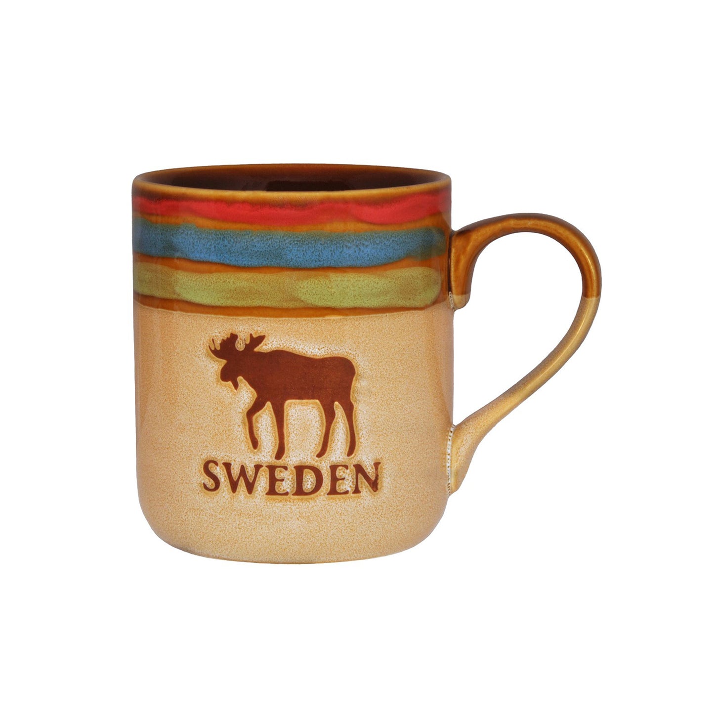 Ljusbrun stengodsmugg med texten "Sweden" och brun älg, med ränder i grönt, rosa och blått upptill – rustik souvenirmugg från Sverige.