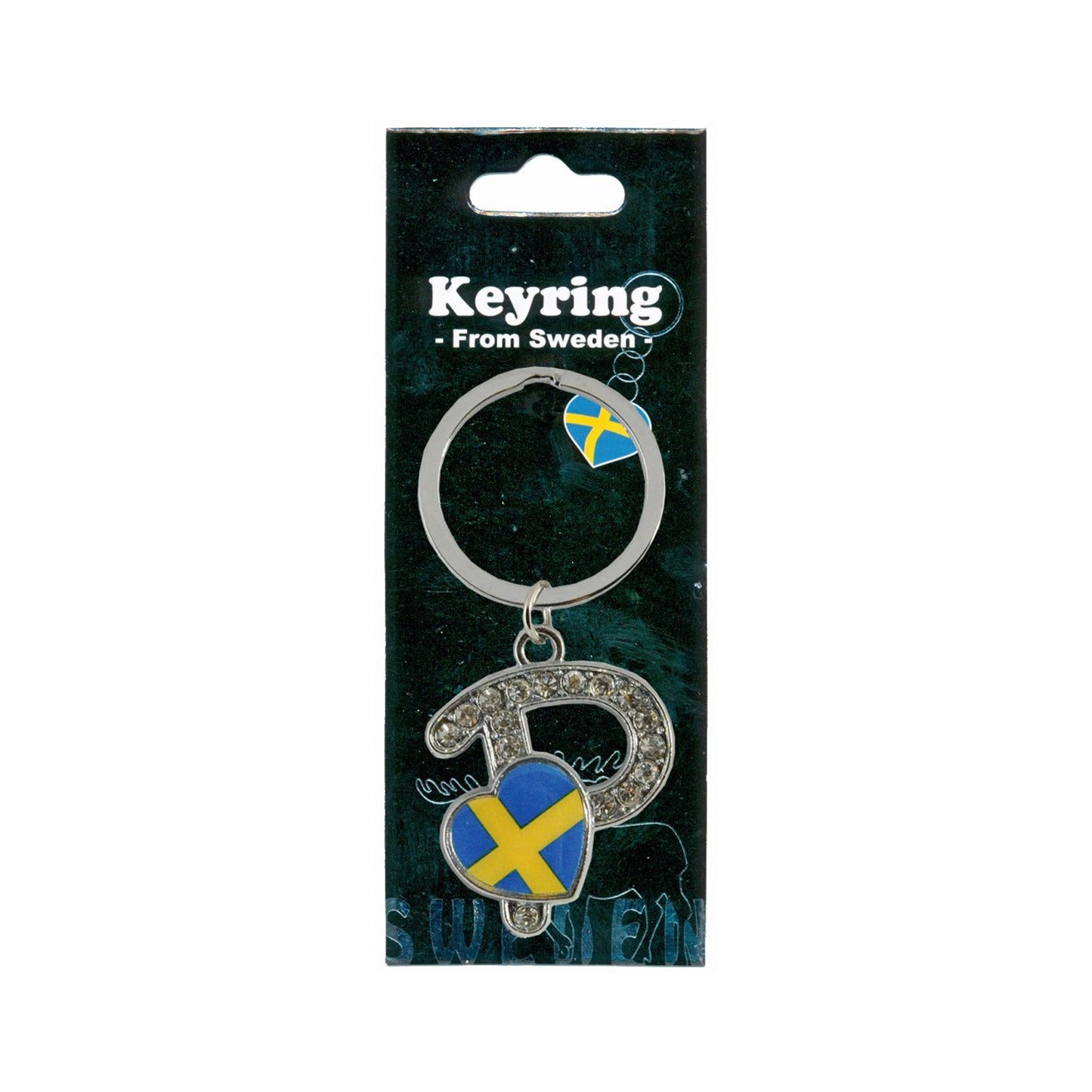 Metallnyckelring med bokstaven P. Bokstaven är dekorerad med glitterstenar. På bokstaven finns även ett hjärta med en svensk flagga. Visas här i sin förpackning. Svart förpackning med texten "Keyring från Sweden" i vitt.