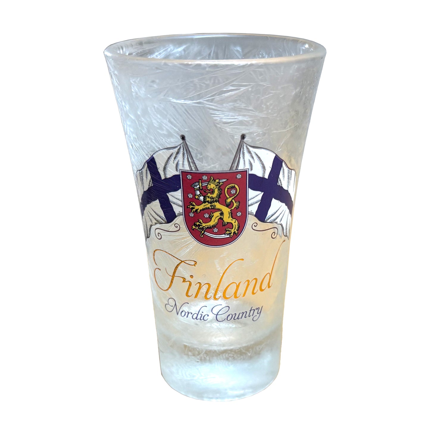 Shotsglas i frostat glas med motiv av två korslagda finska flaggor, en sköld och texten Finland Nordic Country.