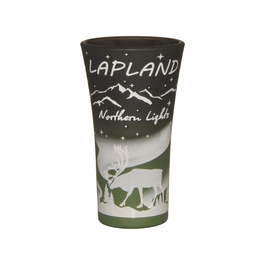 Shotglas i svart och grönt med motiv av renar och norrsken samt texten "Lapland – Northern Lights".