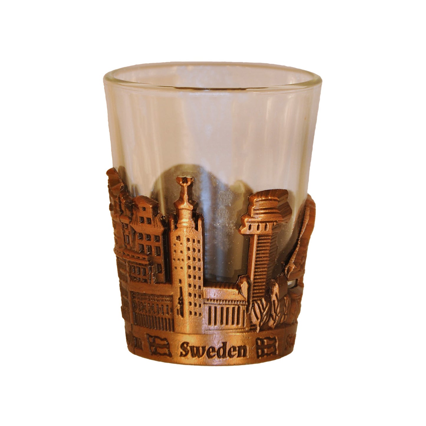 Sida av shotsglas med bronsfärgat metallomslag och Kaknästornet i relief – stilfullt glas med klassiskt Stockholmstema.