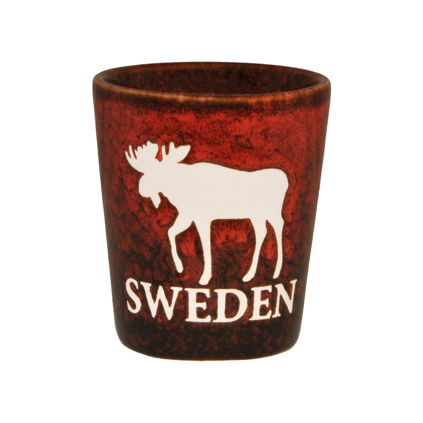 Rustikt rött shotglas med motiv av en älg och texten "Sweden", perfekt för att njuta av snaps eller shots med en svensk touch.
