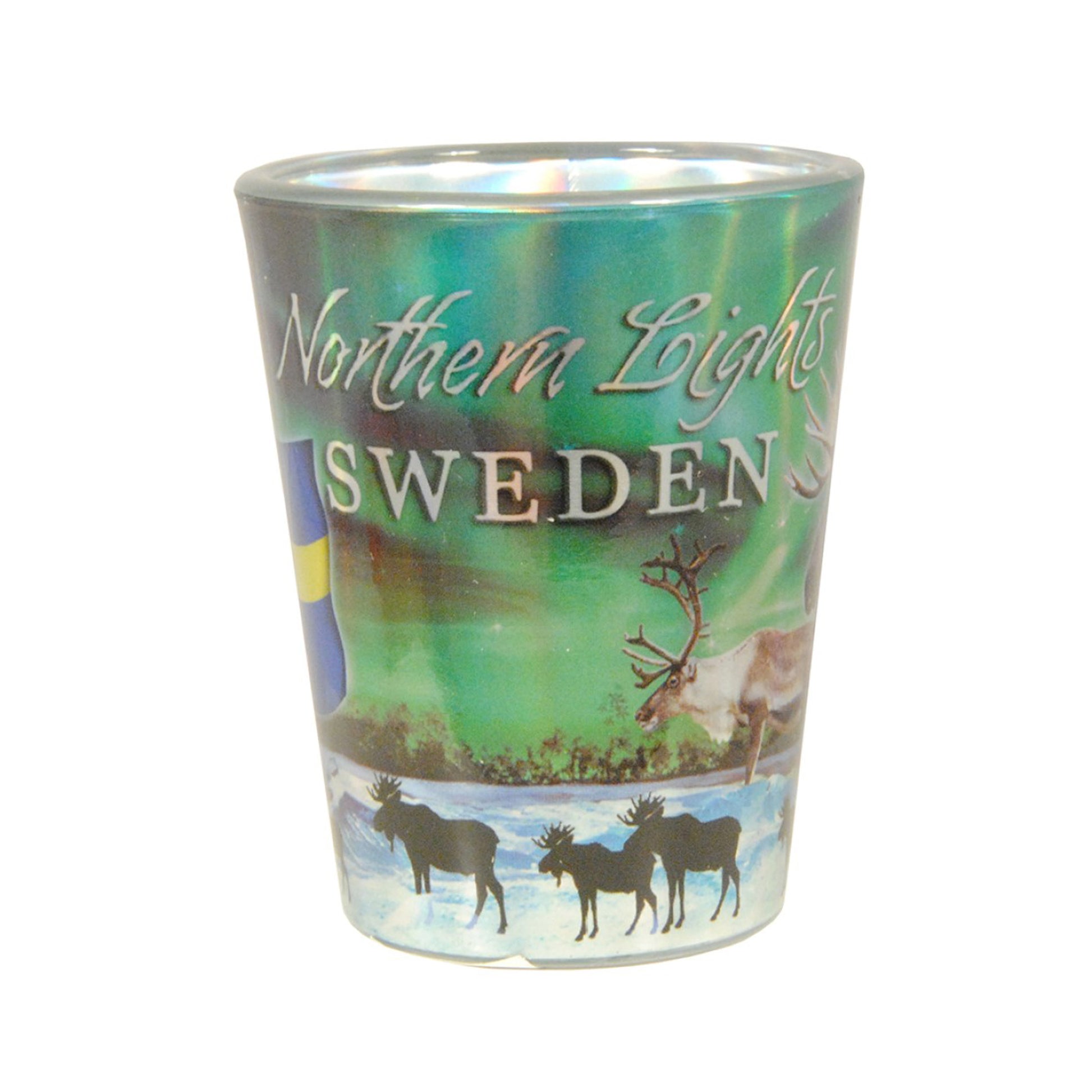 Shotglas med motiv av norrsken, texten "Northern Lights Sweden", en ren och siluetter av älgar och renar.