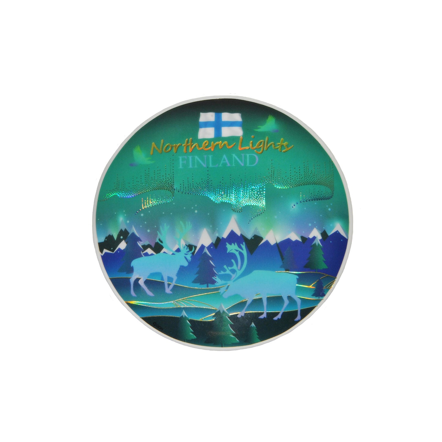 Mindre prydnadstallrik med skimrande norrskensmotiv, siluetter av renar och snöbeklätt fjällandskap. Texten ”FINLAND” och ”Northern Lights” samt den finska flaggan syns på himlen. Levereras med ställ.