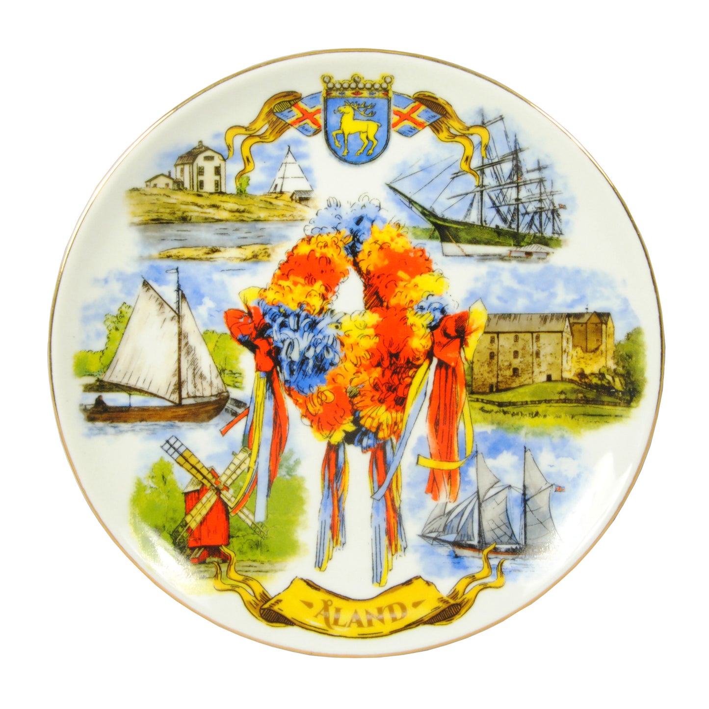 Souvenirtallrik med Ålandsmotiv, levereras med både hänge och ställ – perfekt för samlare. Kommer i fönsterkartong.