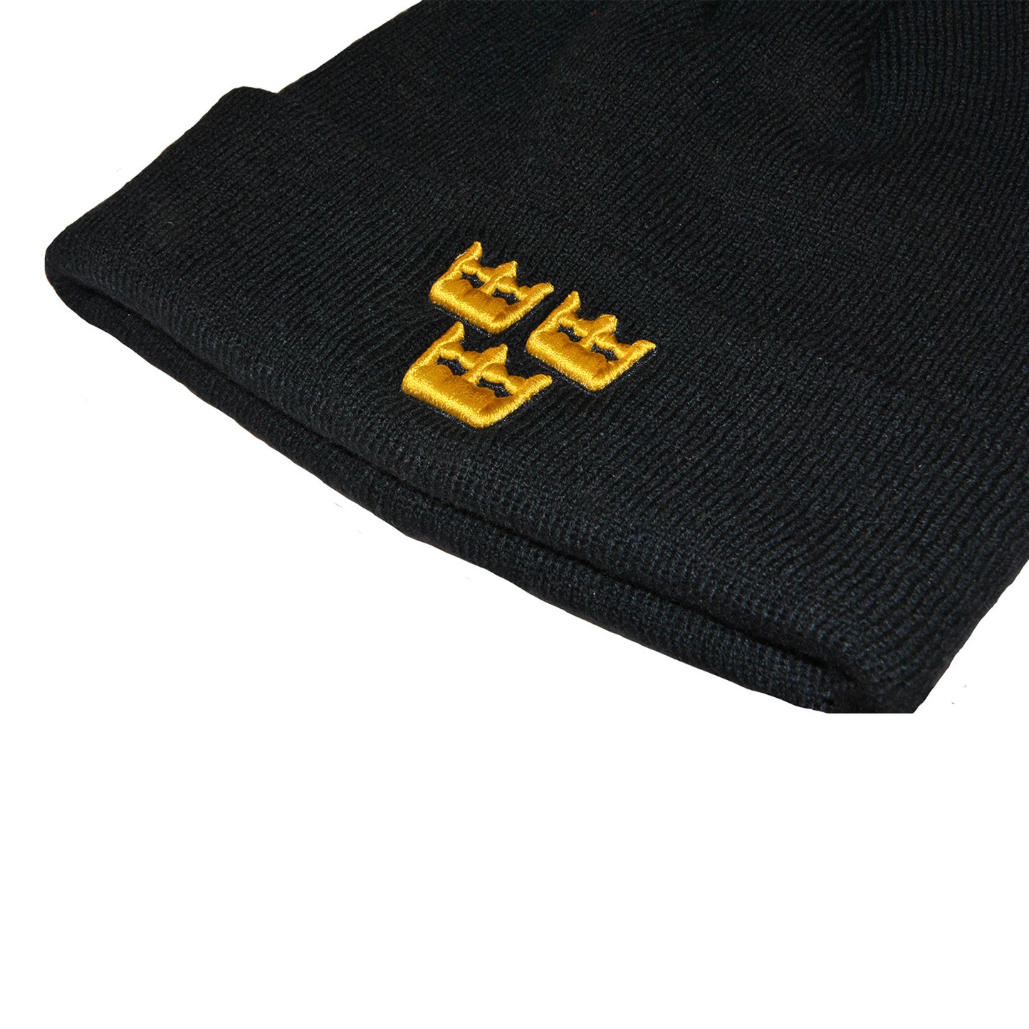 Närbild på de broderade Tre Kronor med tydlig 3D-effekt på den mörkblå stickade mössan.