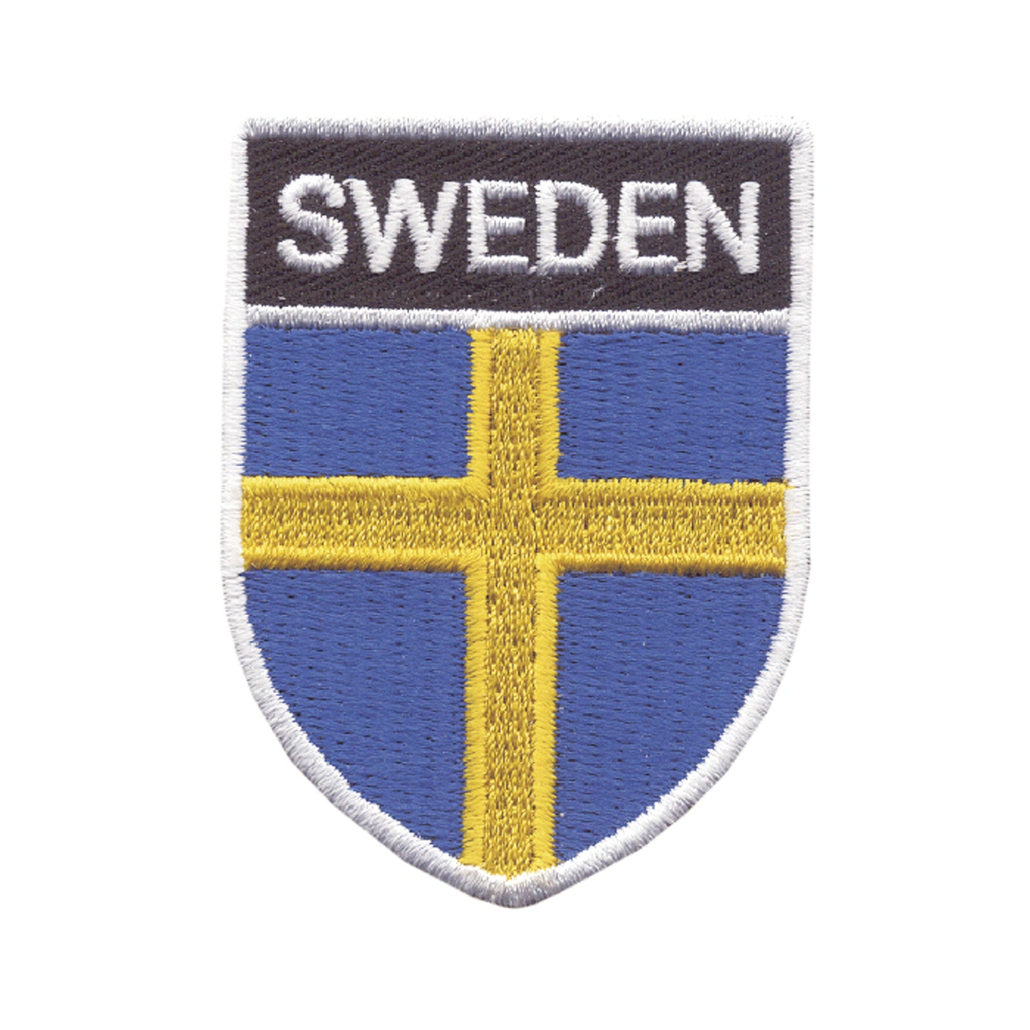 Broderat sköldformat tygmärke med Sveriges flagga, kan sys eller värmas fast på kläder eller väskor.