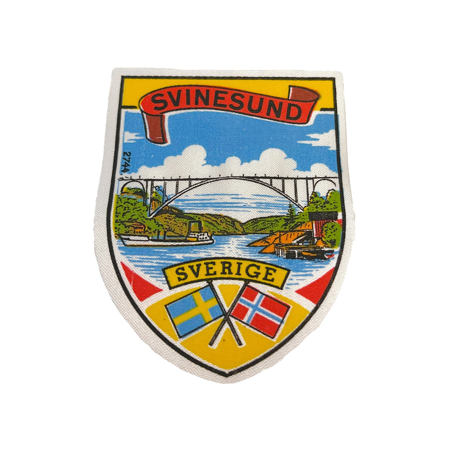 Tygmärke med motiv av gamla bron i Svinesund – klassiskt souvenirmärke i vintage stil, 60x82 mm, perfekt att sy fast på jacka, väska eller ryggsäck.