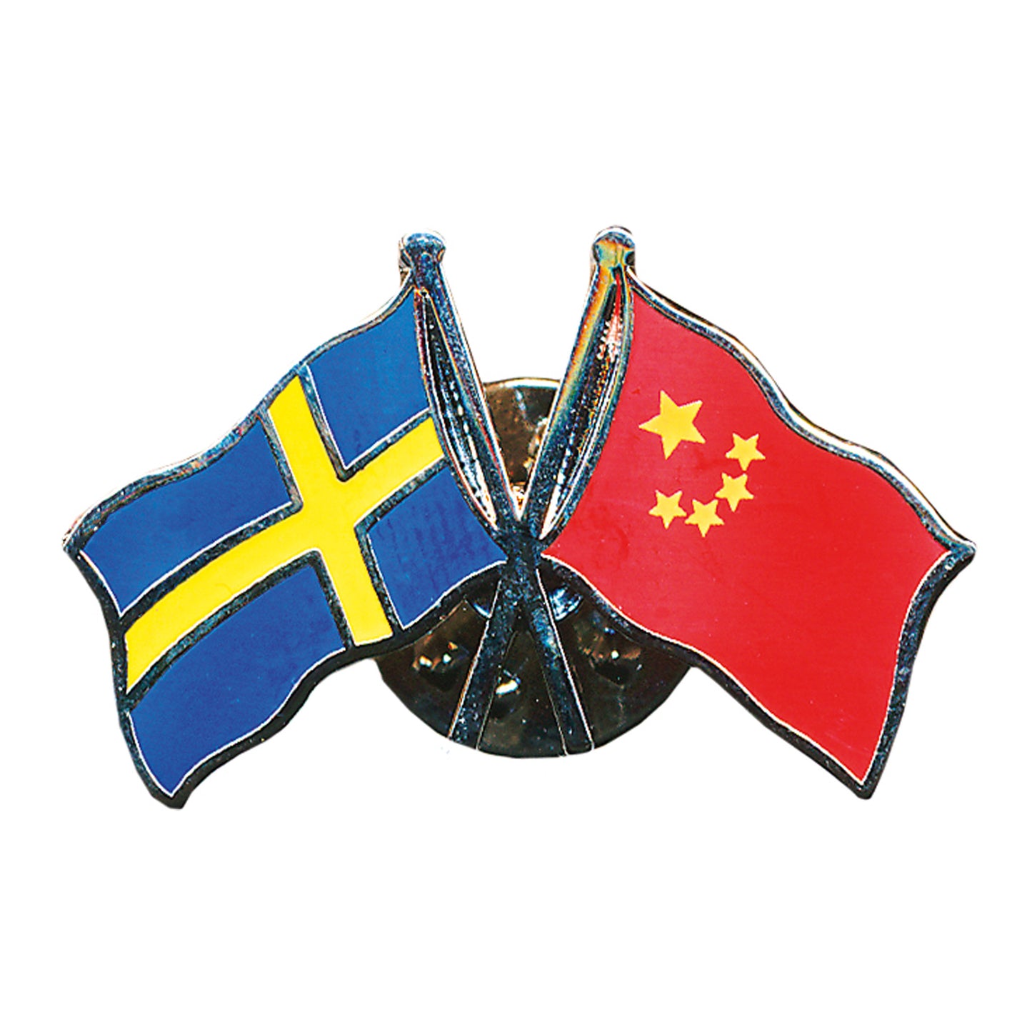 Vänskapspin i emalj med svenska och kinesiska flaggan bredvid varandra.