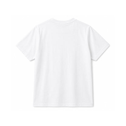 Vit barn t-shirt med motiv av dalahäst och texten "Sweden". Dalahästen är omgiven av blommor och blad som tillsammans formar ett hjärta. 