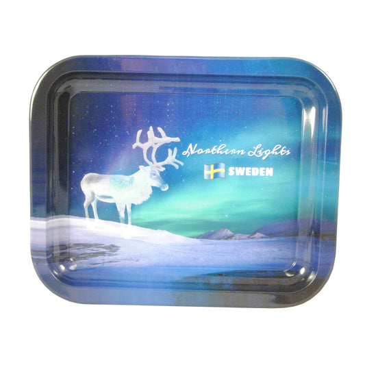 Metallbricka med motiv av norrsken och texten "Sverige", mått 16,7 x 20,5 cm.