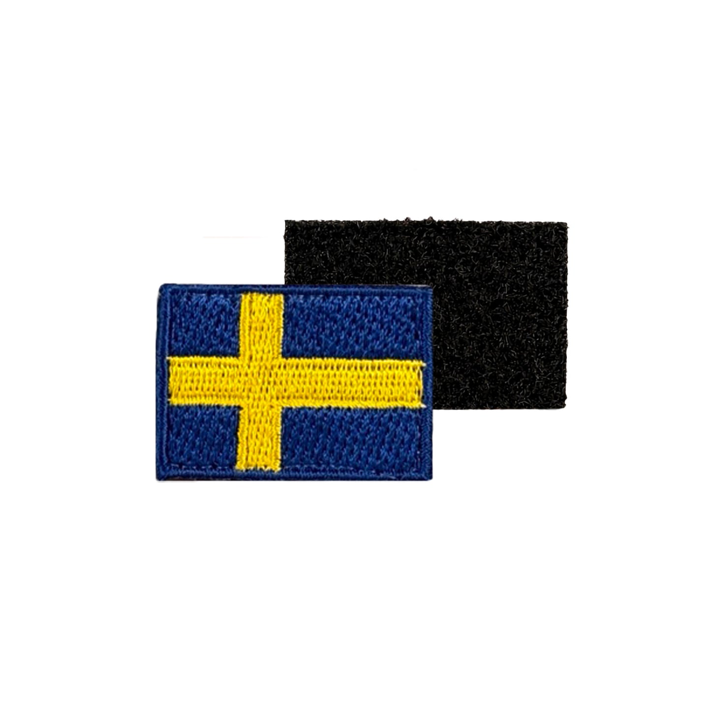 Broderat märke med Sveriges flagga i blått och gult, med detaljerad brodyr och svart kardborrebaksida för enkel fastsättning