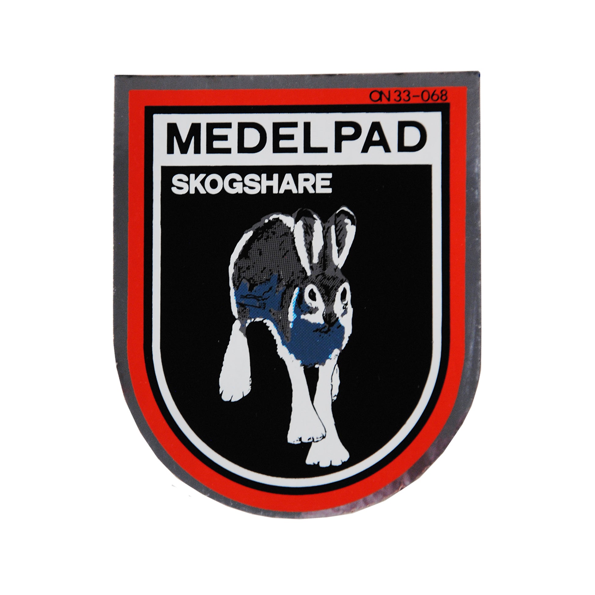 Dekal med motiv från Medelpad – visar en skogshare och landskapsnamnet. Perfekt som souvenir eller dekoration.