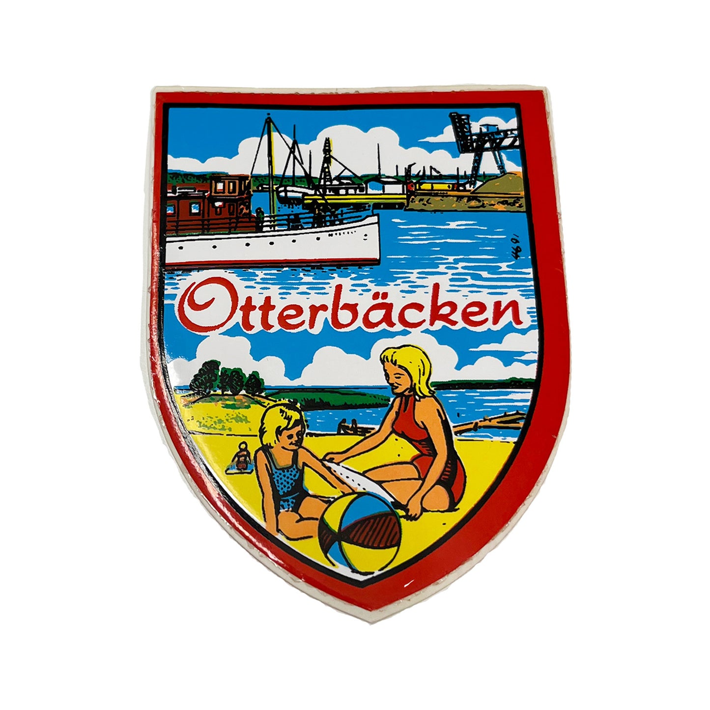 Sköldformad dekal med motiv från Otterbäcken. Storlek 6 x 7,8 cm – en stilfull svensk souvenir med lokal prägel.