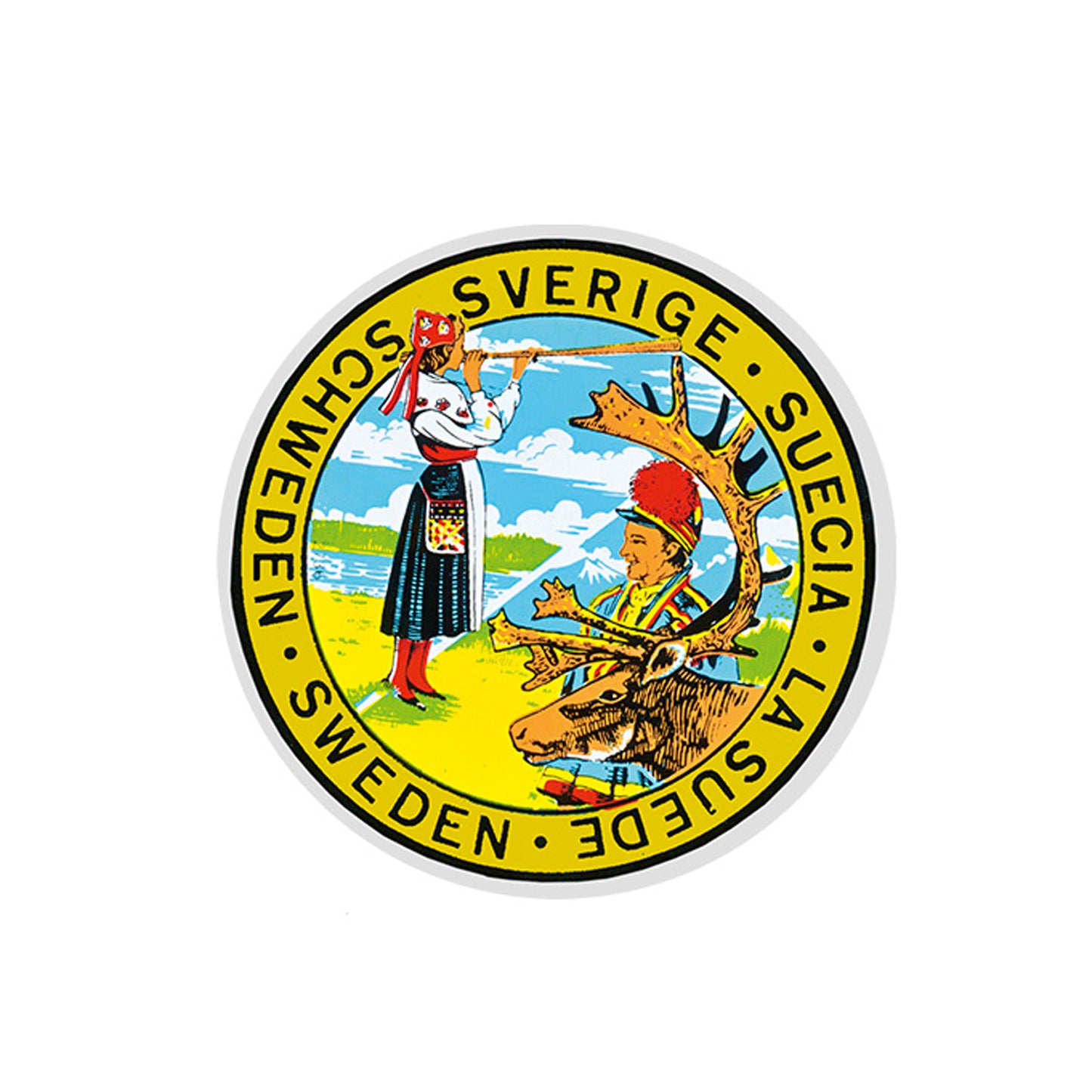 Rund dekal med texten Sverige på fyra språk och illustration av en same med ren och en dalkulla i mitten. Storlek 8 cm – en klassisk svensk souvenir med kulturella inslag.