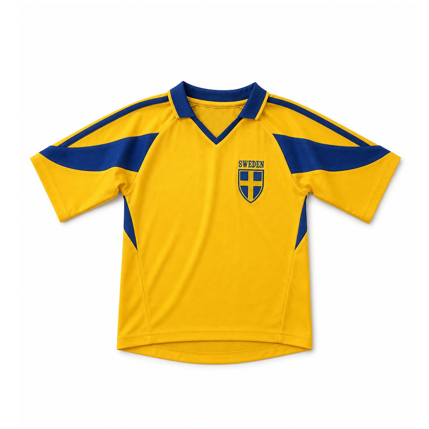 Gul retroinspirerad barntröja i Sveriges färger med blå detaljer längs axlar och sidor samt broderat Sverige-emblem på bröstet. Finns i storlekarna 2 år, 4 år och 6 år.