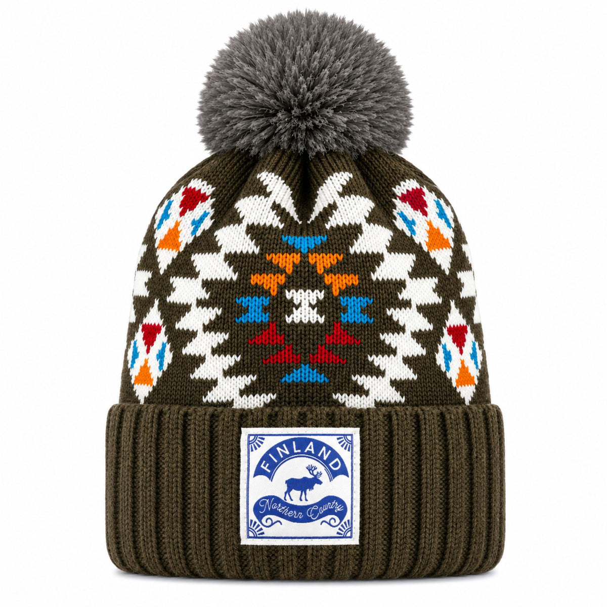Grå stickad mössa med tofs, prydd med ett mönster i vitt, blått, rött och orange, samt ett märke med texten "Finland Northern Country" framtill.