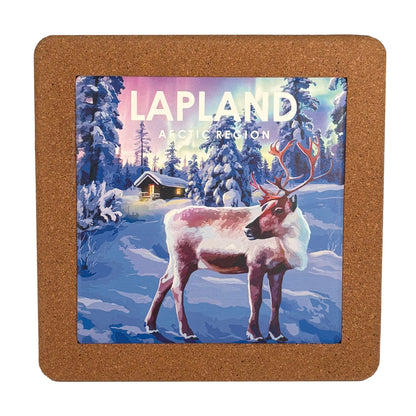 Grytunderlägg med motiv inspirerat av Lapplands natur – skyddar bordet mot varma kastruller och ger en nordisk känsla till dukningen
