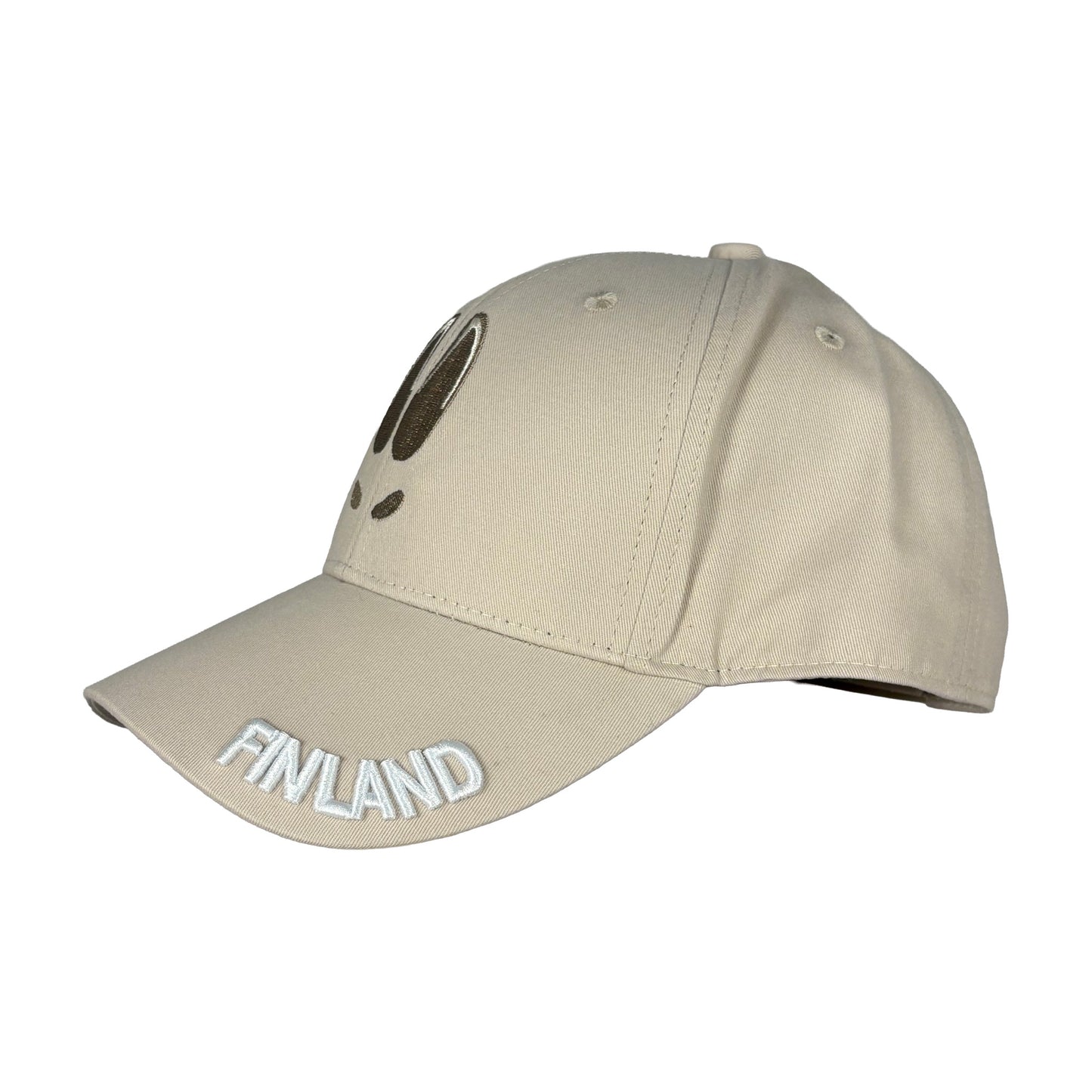 Beige keps från sidan med texten ”Finland” broderad på skärmen.