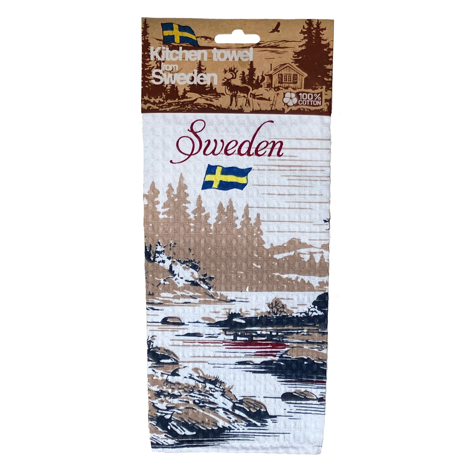 Kökshandduk med en röd stuga, texten Sweden och svenska flaggan. Ljusbrun hängetikett med fint skogsmotiv i mörkbrunt. 