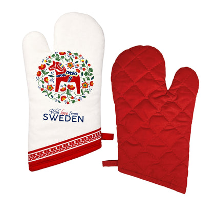 Grytvante med motiv på en dalahäst omgiven av blommor och texten "With love from Sweden". Baksidan är röd.