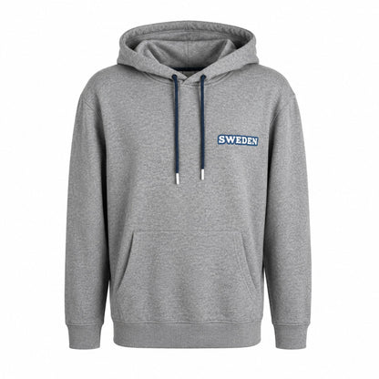 Ljusgrå hoodie sedd framifrån, med texten "Sweden" tryckt på ena bröstet.