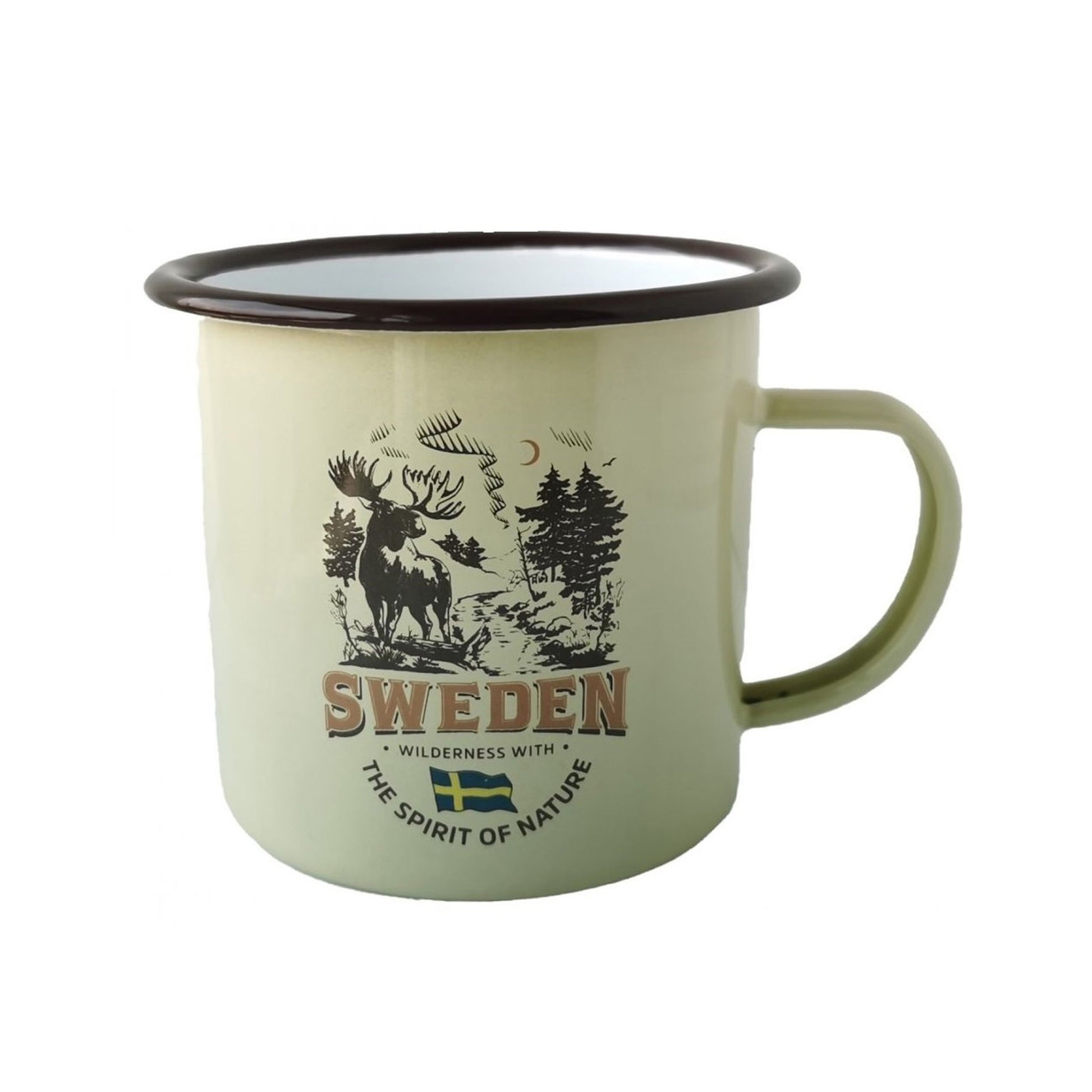 Ljusgul emaljmugg med svart kant, älg, skogsmotiv och texterna “Sweden” och “wilderness with the spirit of nature”. En rustik mugg i tåligt material, perfekt för friluftsliv.