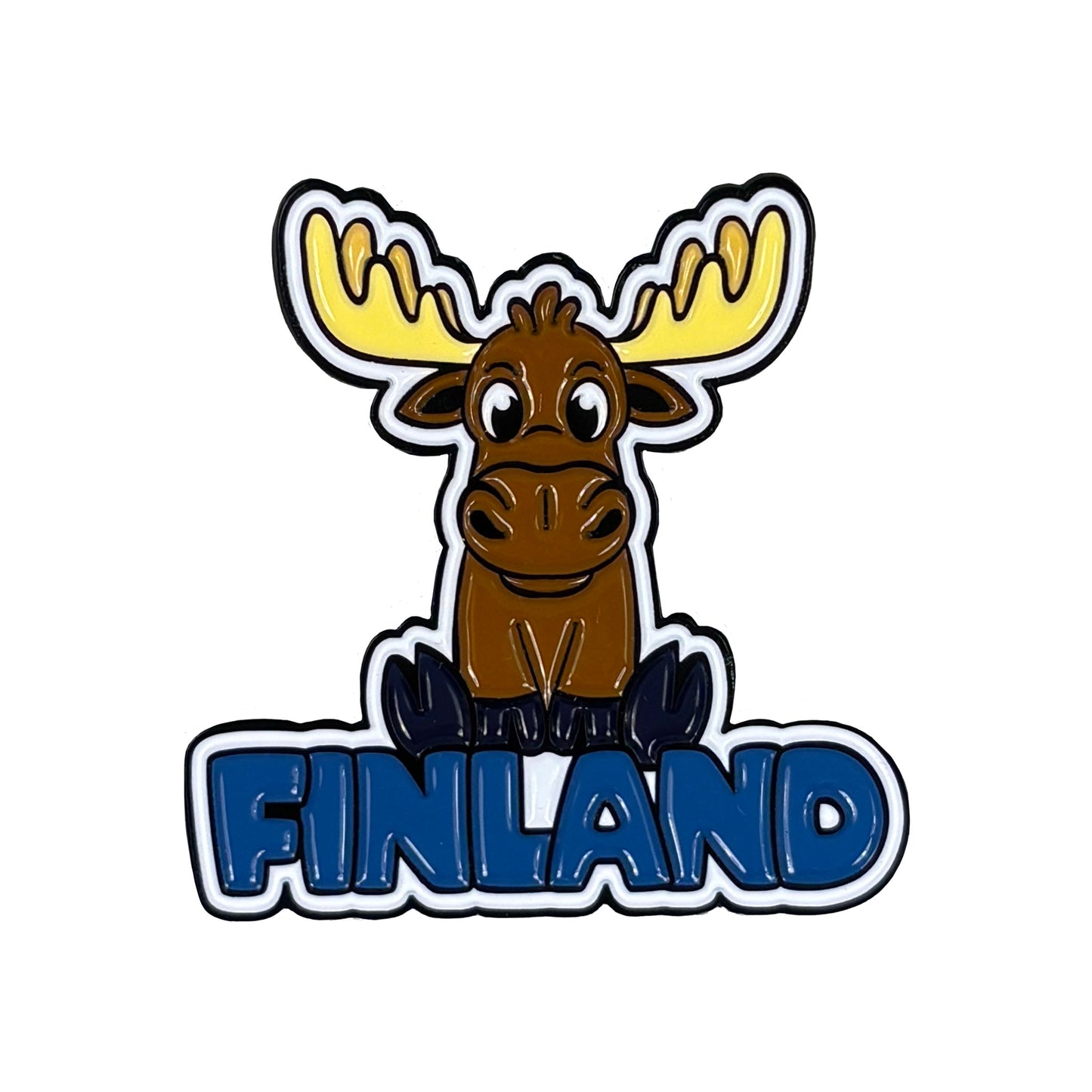 Magnet med lekfullt älgmotiv och texten "Finland" – en charmig detalj för kylskåp och andra metallytor.