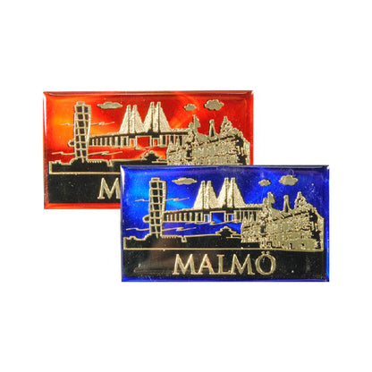 Två epoxymagneter med Malmö skyline, en i blått och en i rött. Färgstarka souvenirer med stilren siluett av staden.
