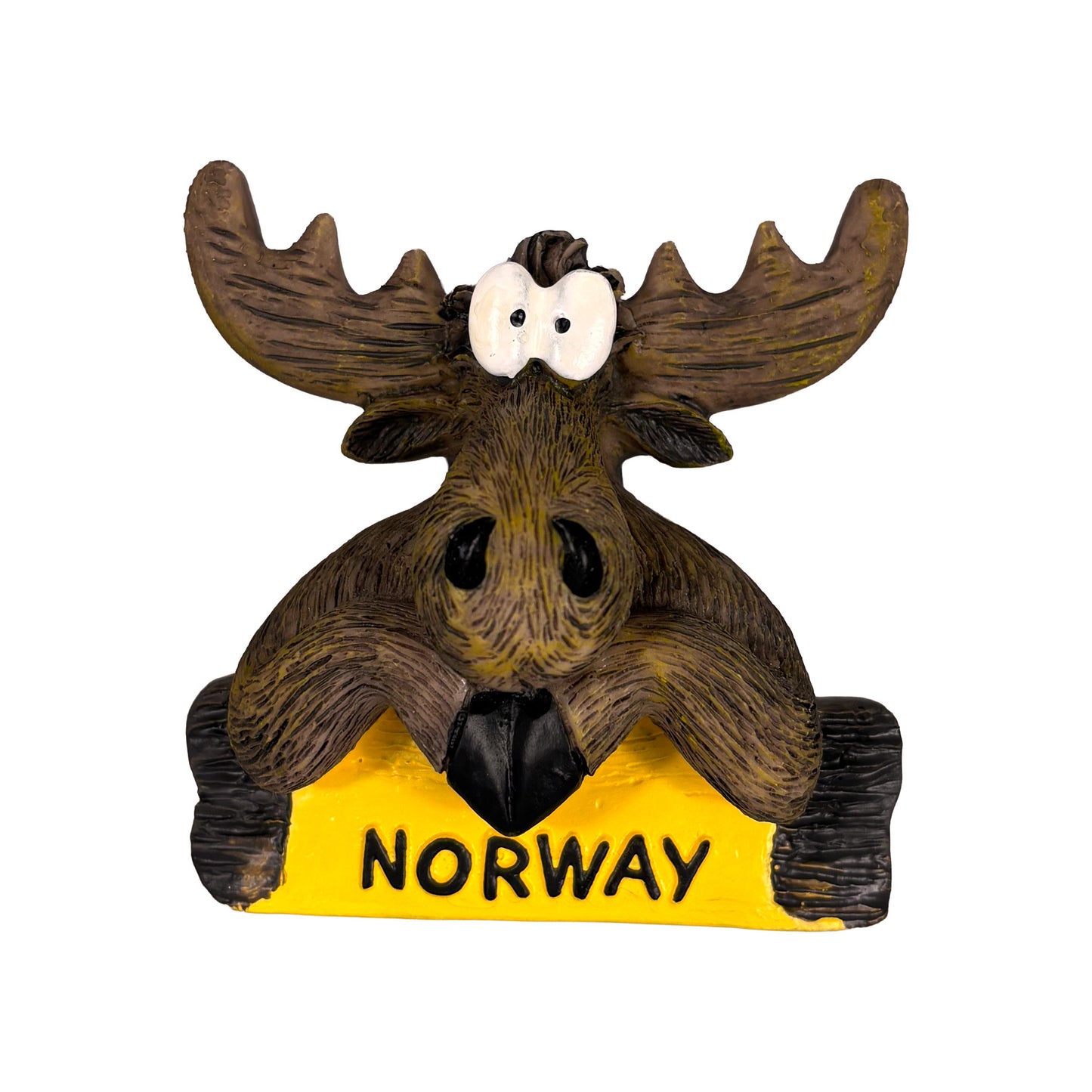 Magnet föreställande en älg som lutar sig över en träbit med texten Norway.