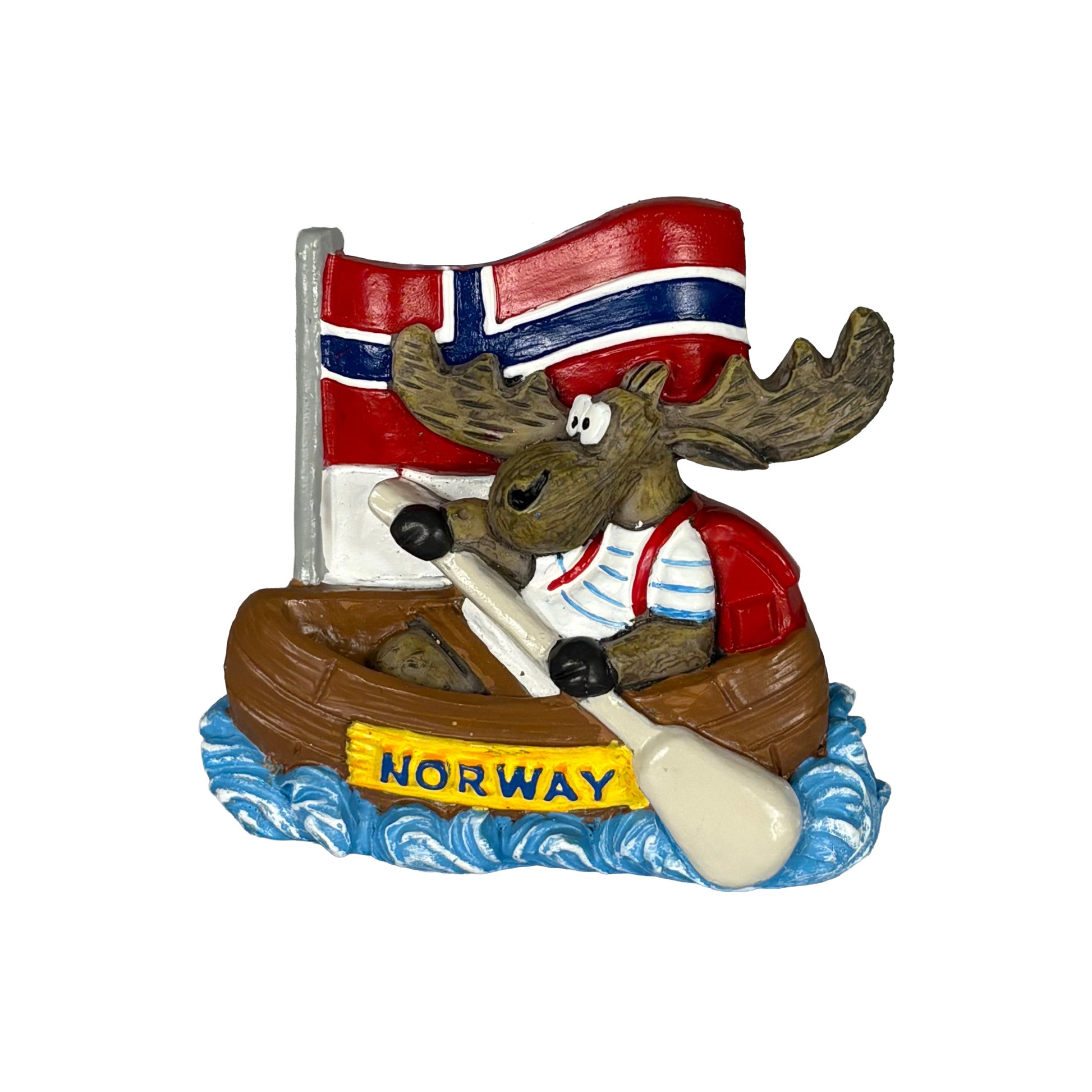 Magnet med norsk älg som sitter i roddbåt, dekorerad med texten "Norway". En lekfull och charmig souvenir med nordisk känsla.